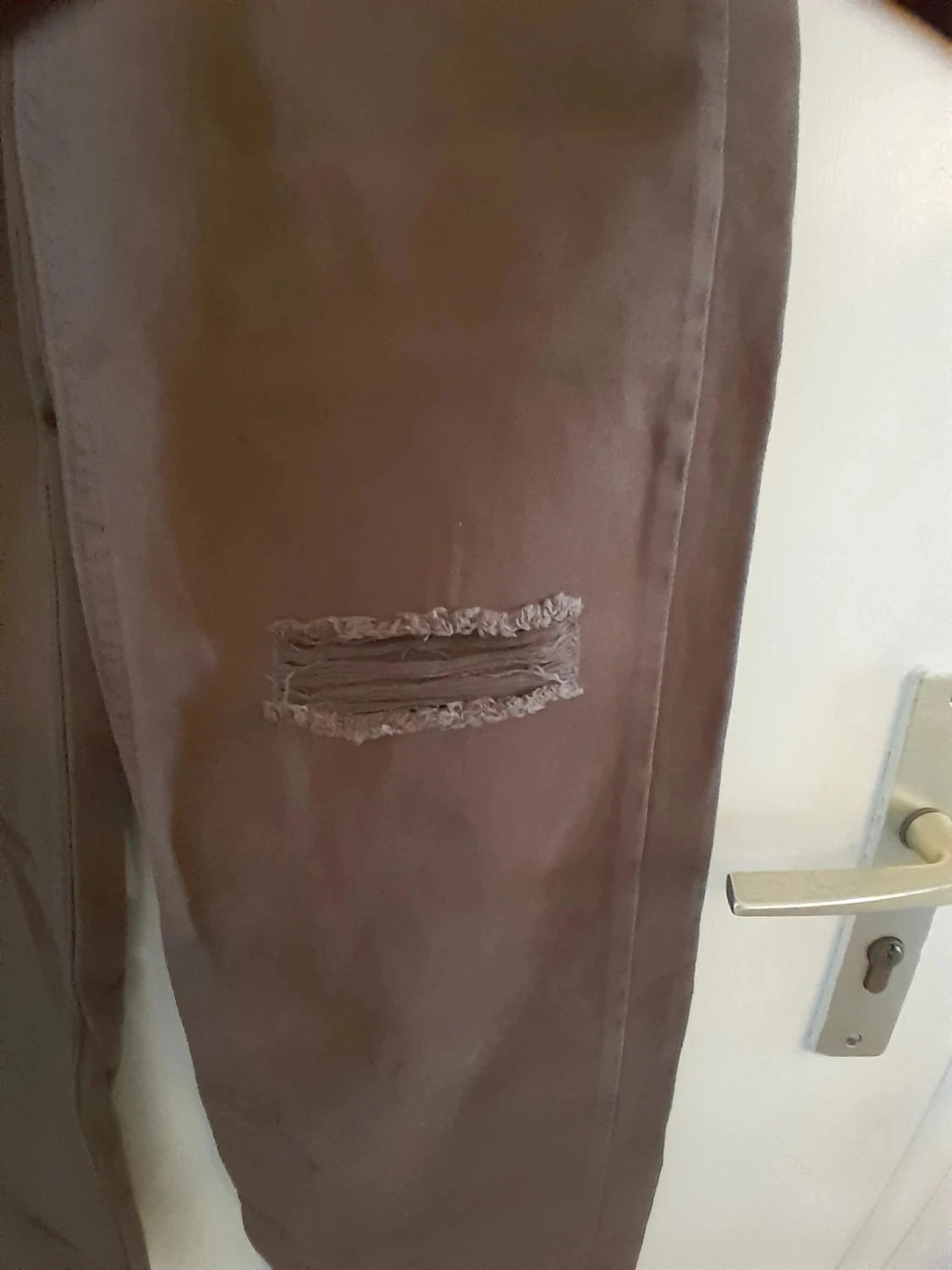 Calça jeans feminina, estilo rasgado Tamanho 38, cor marrom – photo 4